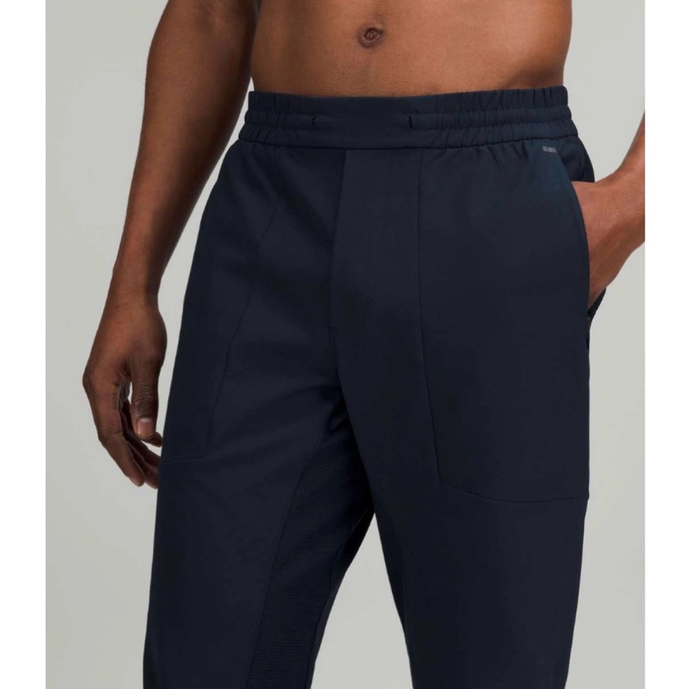 Lululemon License to Train Jogger in True Navy Size L - Picture 2 of 15